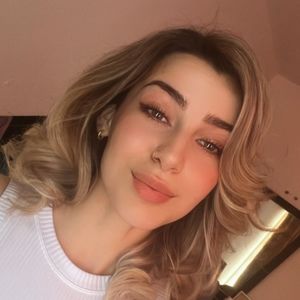 Meet your Posher, Alejandra